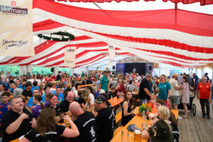 Andy Kraus, Bild vom Festzelt auf der Kirchweih in Feucht.