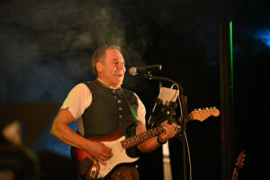 Andy Kraus mit E-Gitarre, Fender Stratocaster in Wilhermsdorf am Pfingstmontag 2025