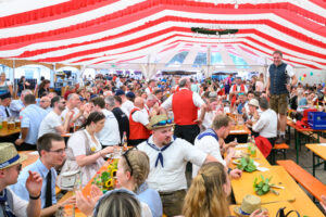 Alleinunterhalter Andy Kraus auf der Kirchweih in Feucht